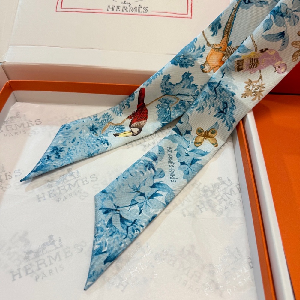 Hot Viral Hermès "Toucan & Floral" Blue Silk Twilly Scarf - Picture 6 of 7
